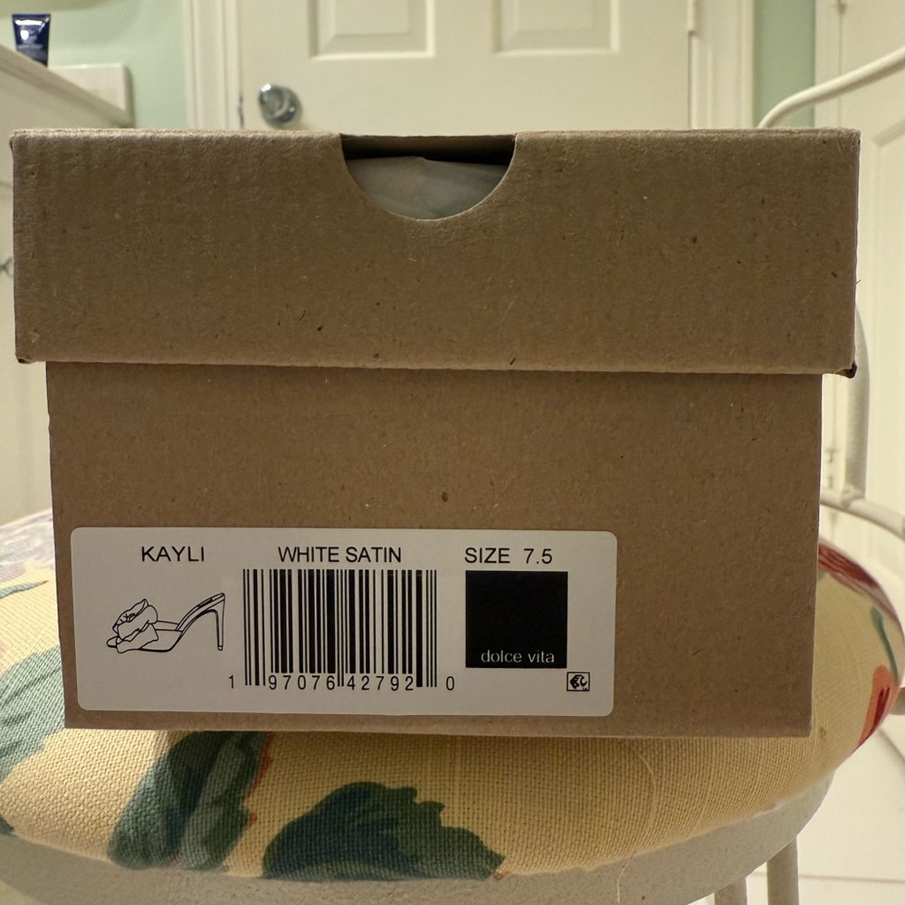 NEW Dolce Vita Kayli White Satin Heels - Picture 3 of 5